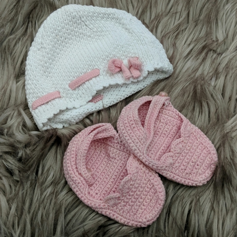 Cute Baby Knit hat and shoes Set